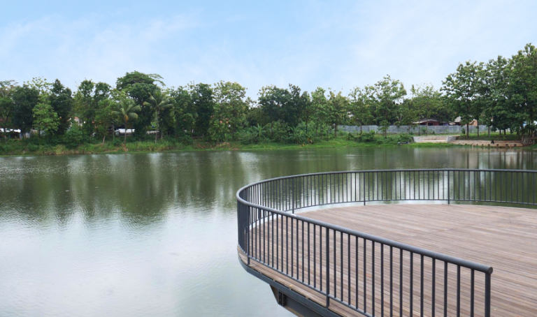 Dermaga Danau
